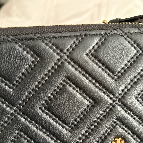 Tory Burch Kira Chevron Slim Crossbody Bag – Black Quilted Leather - Picture 6 of 10